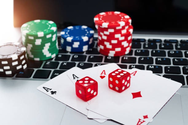 saranapoker mobile app interface showing football markets and live dealer games